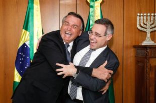 Mendonça rejeita suspeição e continua processo contra Bolsonaro