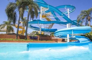 Menino morre após cair de altura de 15 metros em parque aquático