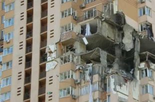Míssil atinge prédio residencial em Kiev
