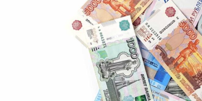 Moeda russa cai para mínimos recordes em relação ao dólar e ao euro