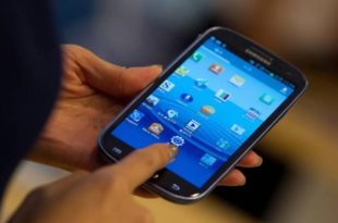 Motorista de Uber ameaça estudante por causa de celular