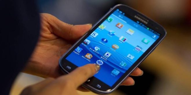 Motorista de Uber ameaça estudante por causa de celular