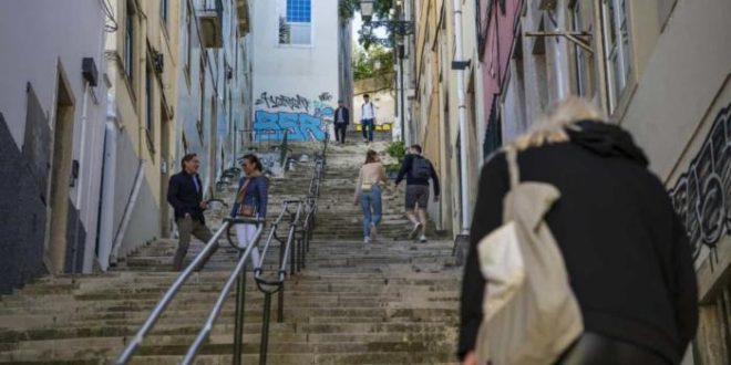 Número de brasileiros em Portugal cresce 13% e bate recorde, com quase 210 mil