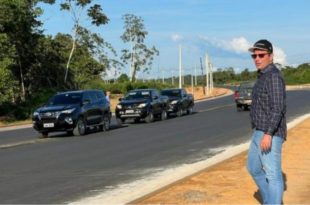 Obra de duplicação da via de acesso ao aeroporto de Cruzeiro do Sul deixa Igarapé Preto cheio de lama