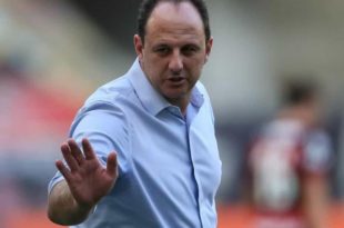 Rogério Ceni faz testes em busca de uma nova escalação para o São Paulo