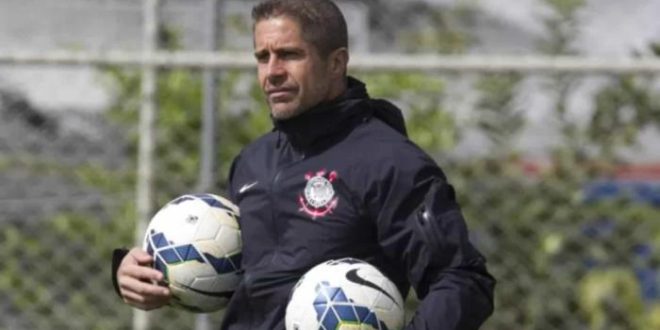 Sylvinho se despede do Corinthians com agradecimentos e 'respeito à torcida'