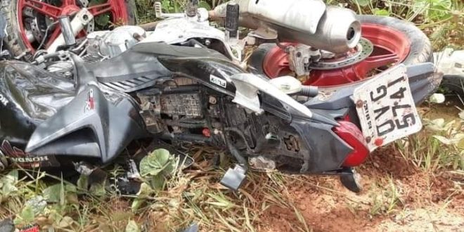 Grave acidente entre caminhonete e moticicleta deixa uma vítima fatal em Acrelândia