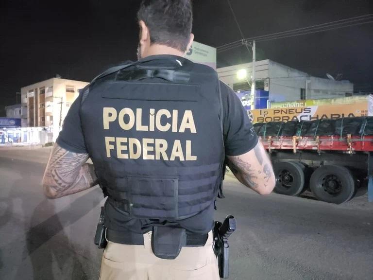 Polícia Federal apreende arma, dinheiro e carne silvestre durante diligência em Cruzeiro do Sul 2 Polícia Federal apreende arma, dinheiro e carne silvestre durante diligência em Cruzeiro do Sul