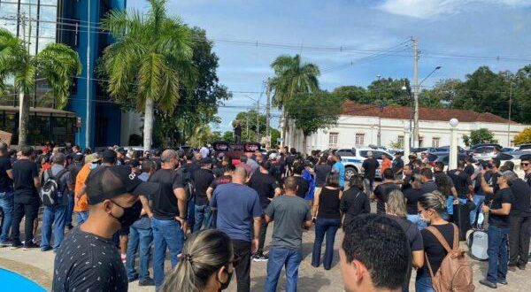 Em novo ato no Centro de Rio Branco, militares cobram adicional de titulação da categoria