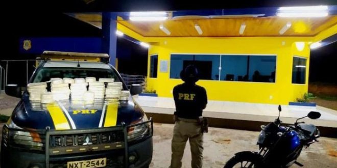 Motociclista é preso transportando 37,8kg de pasta base em Xapuri