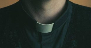 Padre compartilha vídeo erótico em grupo de mensagens da paróquia