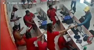 Vídeo: criminosos invadem clínica médica na Capital, rendem funcionários e fogem de bicileta