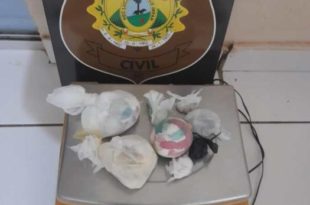 Jovem é preso dentro de táxi com maconha, crack e cocaína, em Xapuri