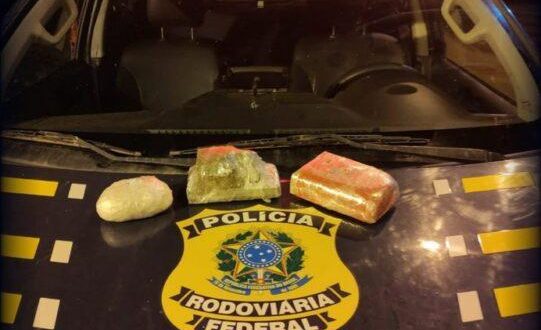 Após revista em ônibus, homem é preso com drogas na BR 364