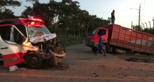 Manobra irregular de caminhoneiro causou acidente com ambulância do Samu, aponta PRF