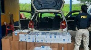 Carro abandonado é encontrado com mais de 7 mil maços de cigarro, na BR-317
