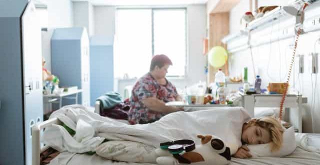 A vida dentro de um hospital pediátrico de um país em guerra