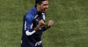 Abel dedica triunfo do Palmeiras no dérbi à torcida: 'O chiqueiro pegou fogo'