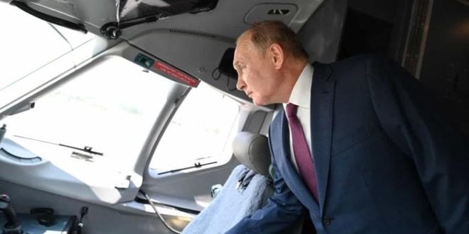 Avião de Putin tem aparato de guerra, botão nuclear e detalhes de ouro