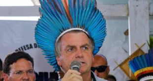 Bolsonaro ganha medalha do 'Mérito Indigenista' do ministro da Justiça