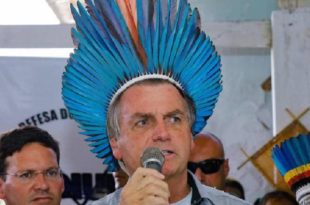 Bolsonaro ganha medalha do 'Mérito Indigenista' do ministro da Justiça