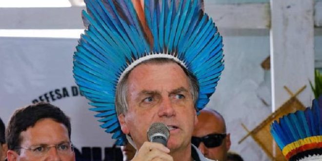 Bolsonaro ganha medalha do 'Mérito Indigenista' do ministro da Justiça