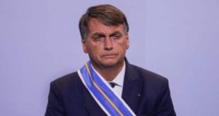 Bolsonaro passa a noite internado em hospital em Brasília