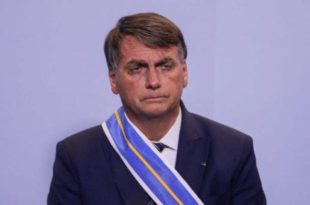 Bolsonaro passa a noite internado em hospital em Brasília
