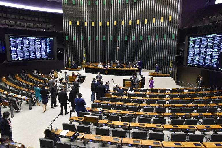 Câmara pode votar nesta quarta-feira MP que prorroga contratos do Ministério da Agricultura e da ANS Câmara pode votar nesta quarta-feira MP que prorroga contratos do Ministério da Agricultura e da ANS
