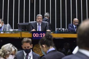 Câmara realiza sessão para votar propostas nesta quarta
