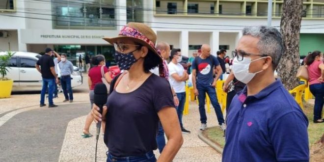 Caompanhe ao vivo live do Sinteac sobre aumento dos servidores da Educação