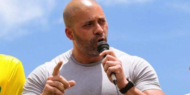 Deputado Daniel Silveira descumpre ordem de Moraes e volta a criticar ministro