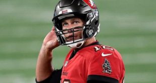 Fã paga R$ 2,6 mi em bola do último jogo de Tom Brady horas antes de astro voltar