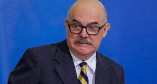 Governistas blindam Milton Ribeiro, adiam depoimento e trocam convocação por convite