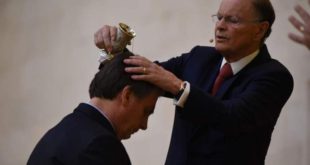 Governo Bolsonaro concede passaporte diplomático para bispo Edir Macedo
