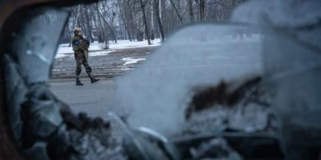 Guerra na Ucrânia entra na 4ª semana sem trégua em bombardeios