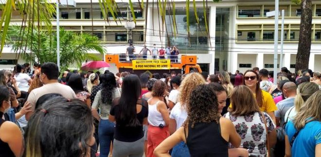 Lei sancionada por Bolsonaro rouba 18 meses de tempo de serviço dos professores da Rede Pública