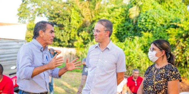 Leo de Brito entrega academias, caminhonete e equipamentos para a saúde em Porto Acre