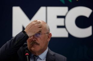 Milton Ribeiro entrega carta de demissão após denúncias de corrupção no MEC