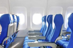 Mulher é expulsa de avião após se irritar com choro de bebês e agredir tripulação