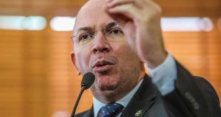 "Não tem palavra. Vai enganar o Gladson de novo" diz Gérlen Diniz sobre apoio de Mazinho à reeleição de Cameli