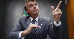 Perigo: "Seguir a Constituição por vezes embrulha o estômago", diz Bolsonaro
