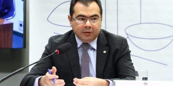 Plenário poderá analisar criação do Sistema Nacional de Educação ainda neste ano, diz relator