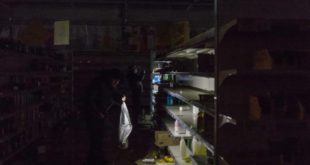 População esfomeada ataca supermercados em cidade destruída na Ucrânia