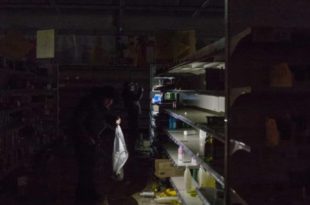 População esfomeada ataca supermercados em cidade destruída na Ucrânia
