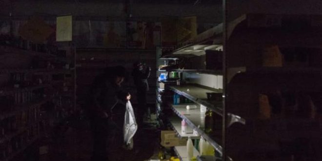 População esfomeada ataca supermercados em cidade destruída na Ucrânia