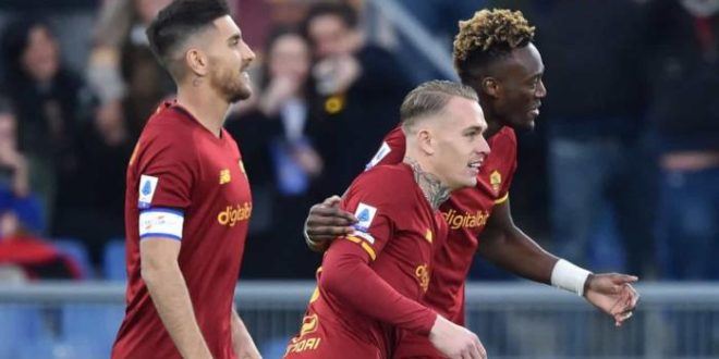 Roma leva a melhor no clássico com a Lazio e sobe para o 5º lugar do Italiano