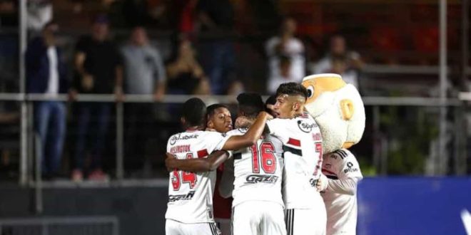 São Paulo elimina o Corinthians e reencontra o Palmeiras na final do Paulistão
