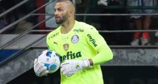Abel elogia ataque por ter defesa menos vazada e indica time misto nos clássicos