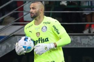 Abel elogia ataque por ter defesa menos vazada e indica time misto nos clássicos